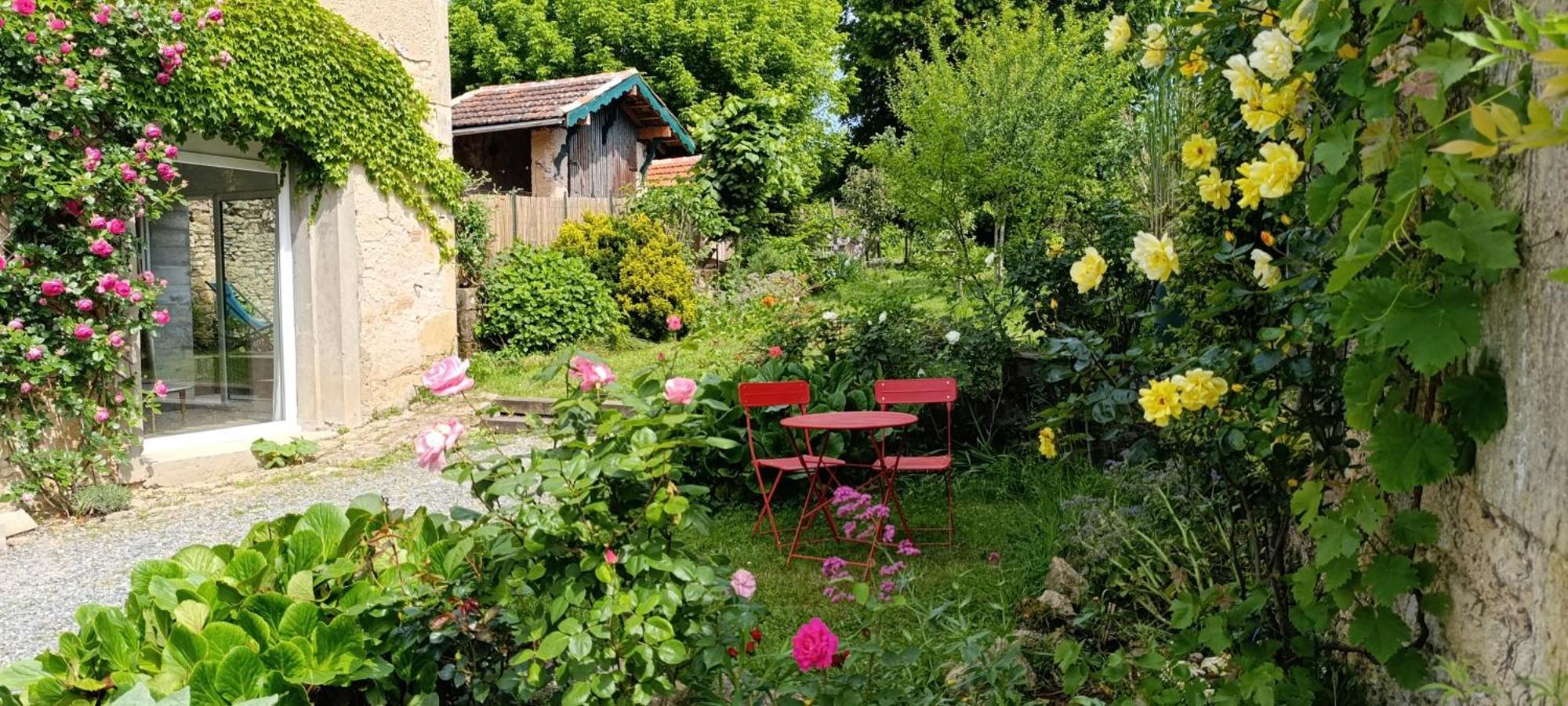 Maison Irondas Saint-Pierre-d'Aurillac Exteriér fotografie