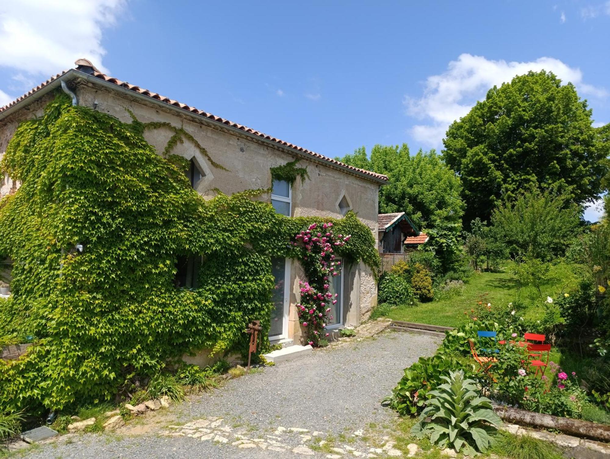 Maison Irondas Saint-Pierre-d'Aurillac Exteriér fotografie